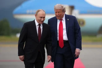 Donald Trump und Wladimir Putin vereinbaren Treffen in Budapest, um den Ukraine-Krieg zu beenden und humanitäre Fragen zu diskutieren.