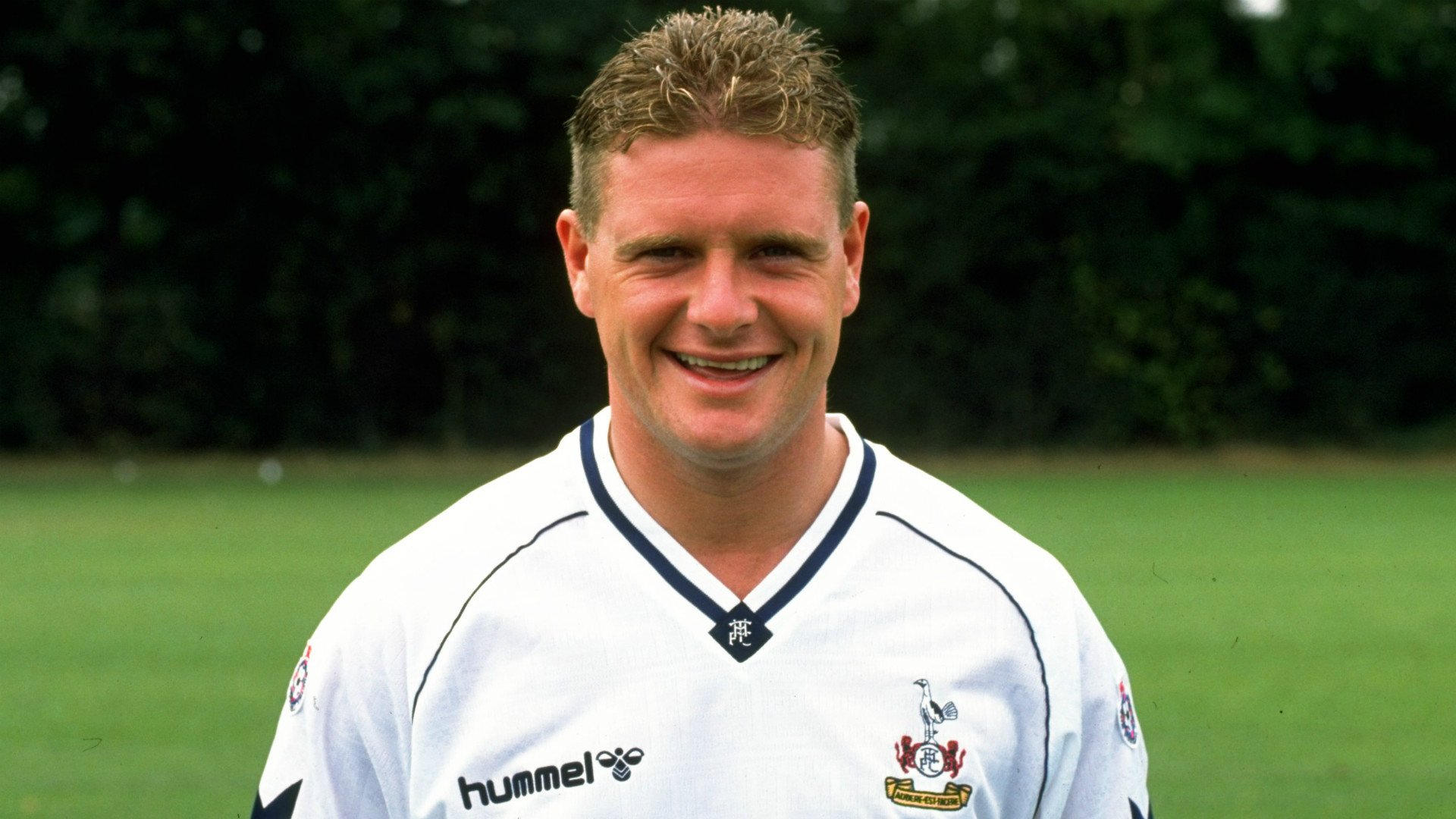 Paul Gascoigne, Englands einstiger Fußballheld, spricht offen über seine Alkoholsucht und Traumata. Sein Buch Eight erzählt vom Kampf ums Überleben.