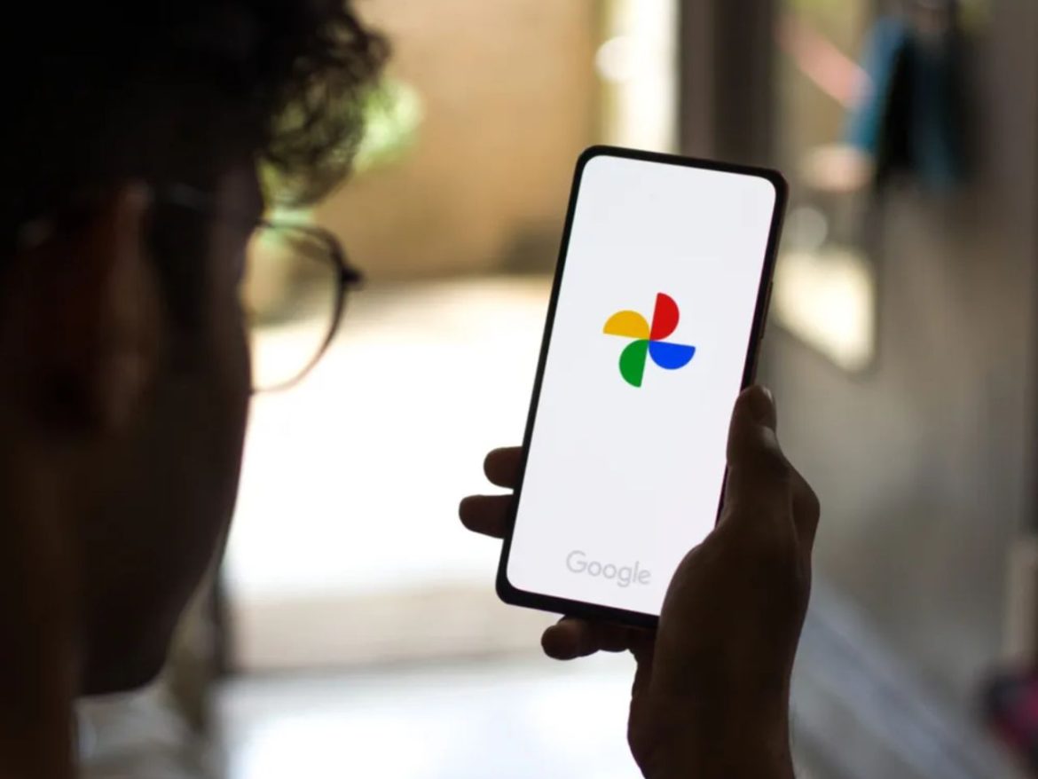 Google Fotos fügt die KI-Funktion „Me Meme“ hinzu, mit der Nutzer Selfies in personalisierte Memes verwandeln können, berichtet 4thebike.de mit Verweis auf Android Authority. Google Fotos fügt die KI-Funktion „Me Meme“ hinzu, mit der Nutzer Selfies in personalisierte Memes verwandeln können, berichtet 4thebike.de mit Verweis auf Android Authority.