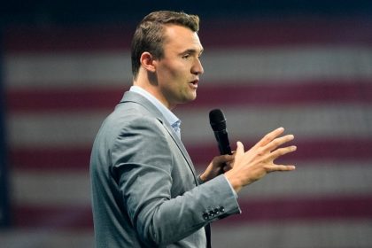 Das US-Außenministerium widerruft Visa von sechs Ausländern wegen beleidigender Kommentare über den verstorbenen Blogger Charlie Kirk.