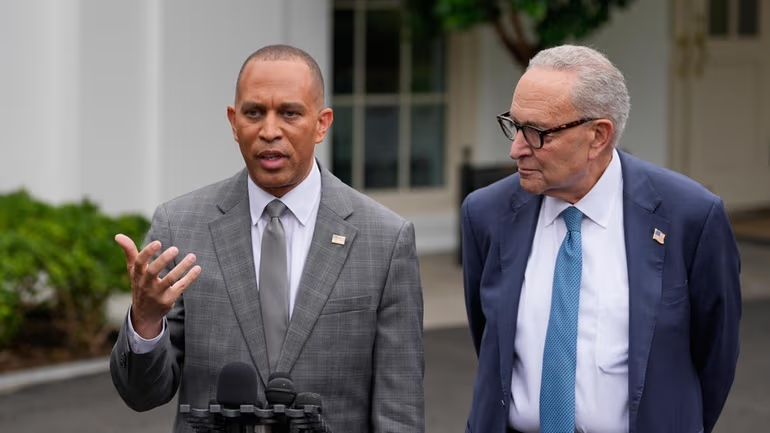 US-Demokraten halten an Shutdown-Strategie fest, beschuldigen Trump, während 42 Mio. Amerikaner ab 1. Nov. den Verlust der SNAP-Lebensmittelhilfe riskieren. US-Demokraten halten an Shutdown-Strategie fest, beschuldigen Trump, während 42 Mio. Amerikaner ab 1. Nov. den Verlust der SNAP-Lebensmittelhilfe riskieren.