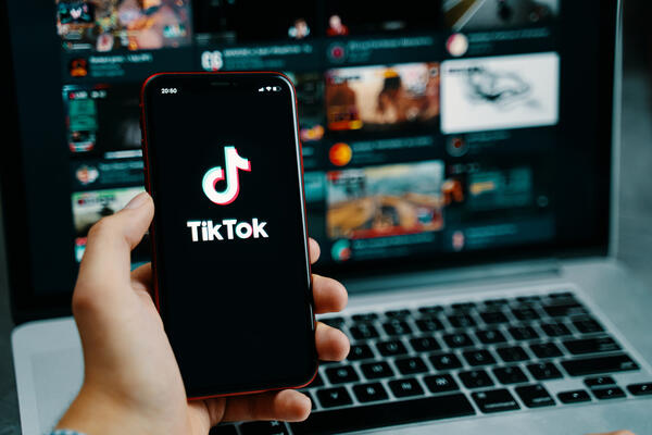 USA und China finalisieren TikTok-Abkommen. Finanzminister Scott Bessent bestätigt, dass Trump und Xi Jinping es am 30. Oktober in Korea unterzeichnen werden. USA und China finalisieren TikTok-Abkommen. Finanzminister Scott Bessent bestätigt, dass Trump und Xi Jinping es am 30. Oktober in Korea unterzeichnen werden.