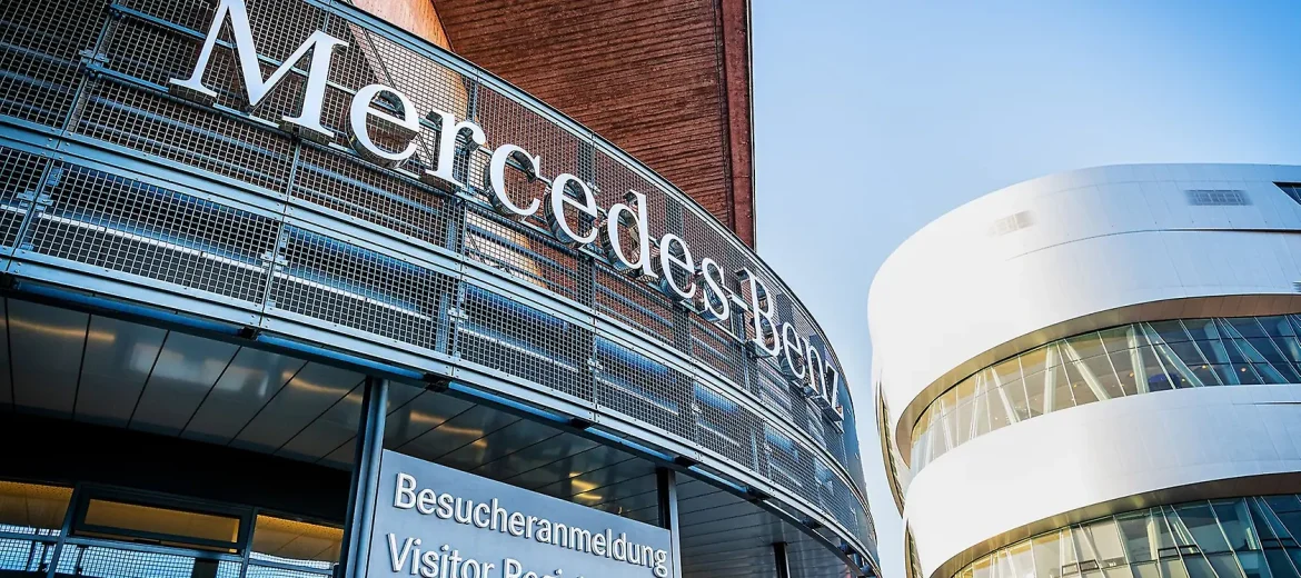 Mercedes-Benz verzeichnet einen Gewinnrückgang von fast einem Drittel durch schwache Verkäufe, US-Zölle und Umstrukturierungskosten. Das Unternehmen plant Einsparungen bis 2027. Mercedes-Benz verzeichnet einen Gewinnrückgang von fast einem Drittel durch schwache Verkäufe, US-Zölle und Umstrukturierungskosten. Das Unternehmen plant Einsparungen bis 2027.