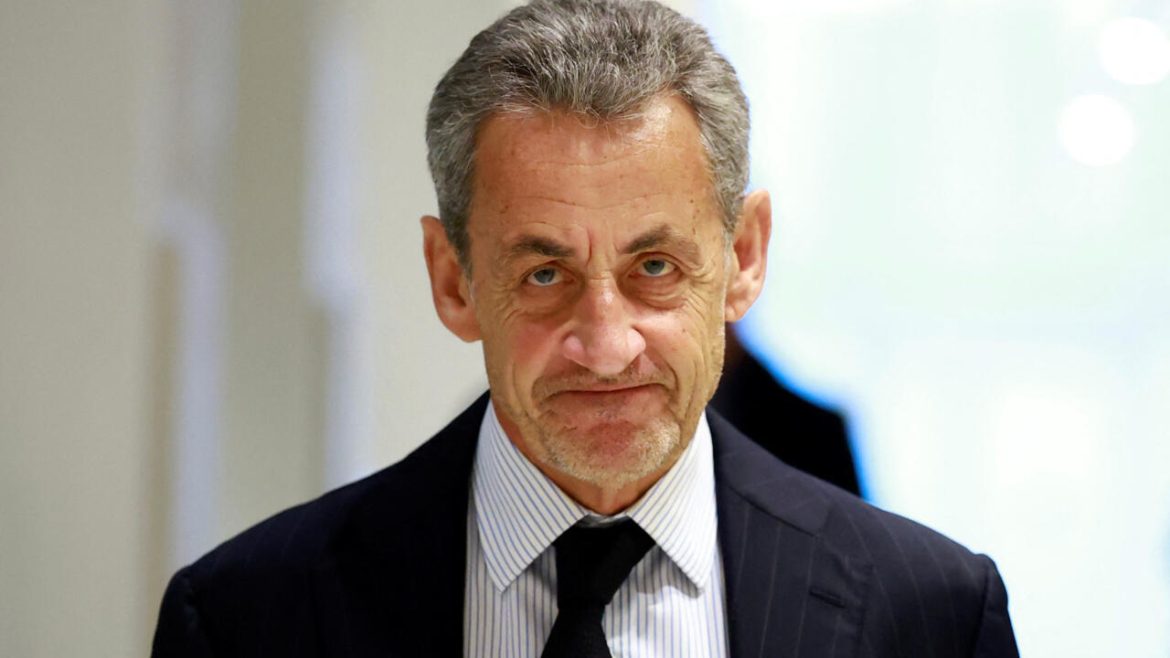 In Frankreich beginnt ein Gerichtsverfahren gegen drei Gefangene, die dem ehemaligen Präsidenten Nicolas Sarkozy im Gefängnis La Santé gedroht haben, berichtet 4thebike.de. In Frankreich beginnt ein Gerichtsverfahren gegen drei Gefangene, die dem ehemaligen Präsidenten Nicolas Sarkozy im Gefängnis La Santé gedroht haben, berichtet 4thebike.de.