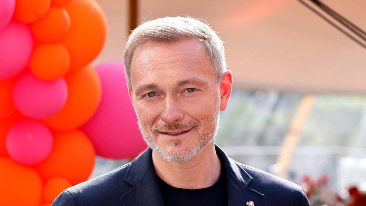 Christian Lindner wird stellvertretender Vorstandsvorsitzender der Autoland AG und plant weitere Mandate nach seinem Rückzug aus der Politik.