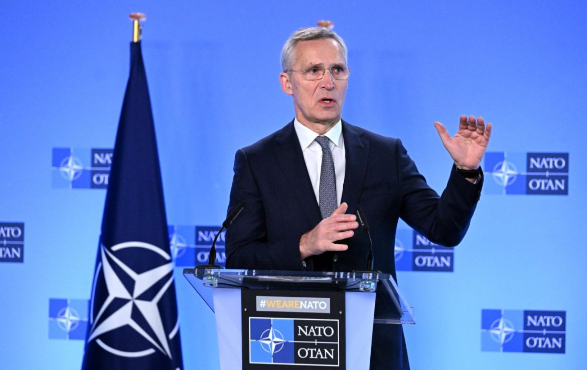 Jens Stoltenberg erklärt, warum die NATO 2022 den Luftraum über der Ukraine nicht sperrte und welche Folgen dies für die russische Invasion hatte.