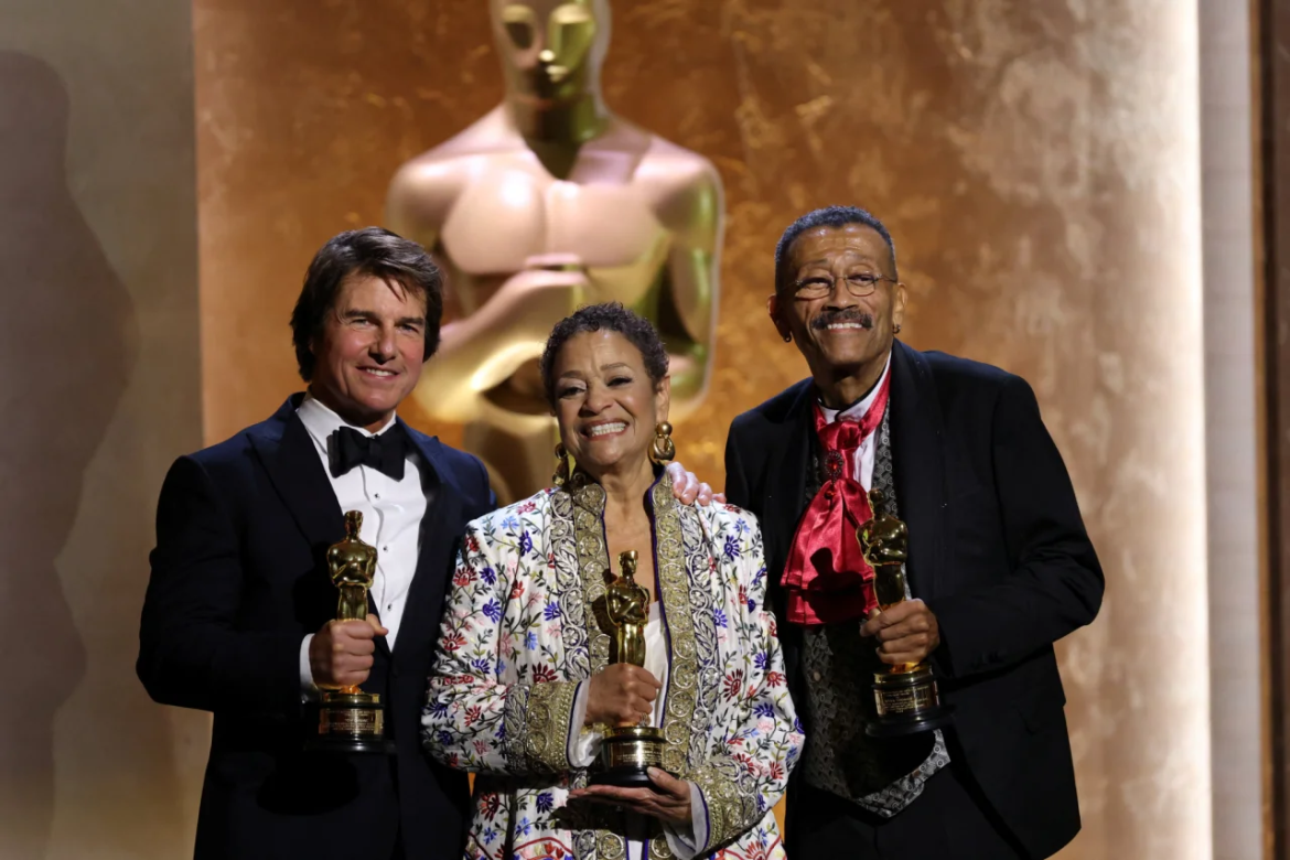 Tom Cruise erhielt einen Ehrenoscar bei den Governors Awards, gemeinsam mit Debbie Allen, Wynn Thomas und Dolly Parton, die per Videobotschaft geehrt wurde.