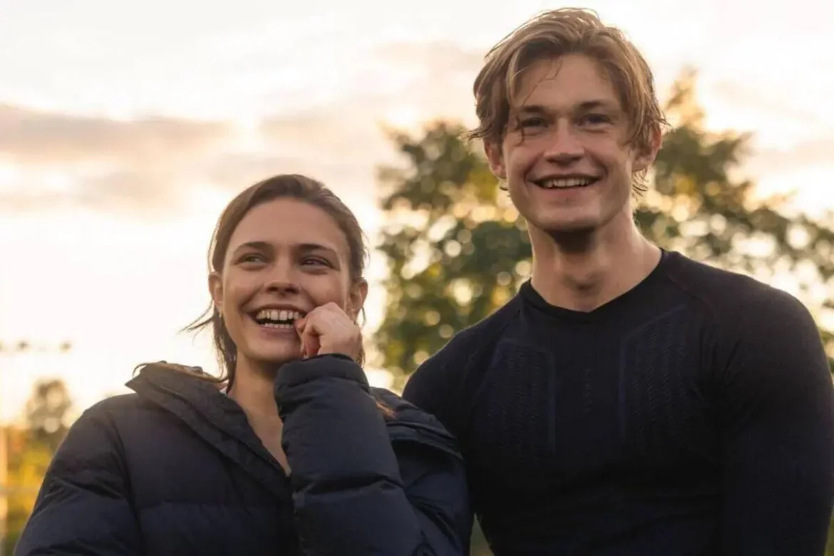 Die Serie „Maxton Hall“ kehrt am 7. November auf Prime Video zurück. Staffel 2 setzt die Liebesgeschichte von Ruby und James aus Mona Kastens Romanen fort.
