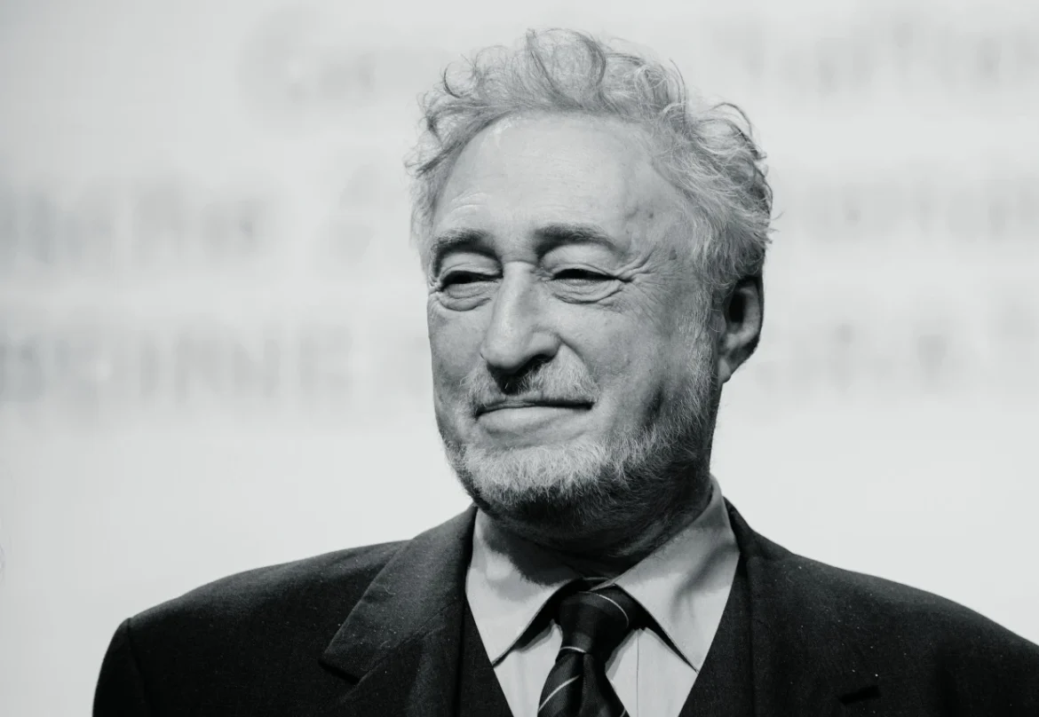 Micha Brumlik, renommierter deutsch-jüdischer Intellektueller, ist mit 78 Jahren verstorben. Sein Wirken und sein Engagement für die jüdische Gemeinschaft werden erinnert.