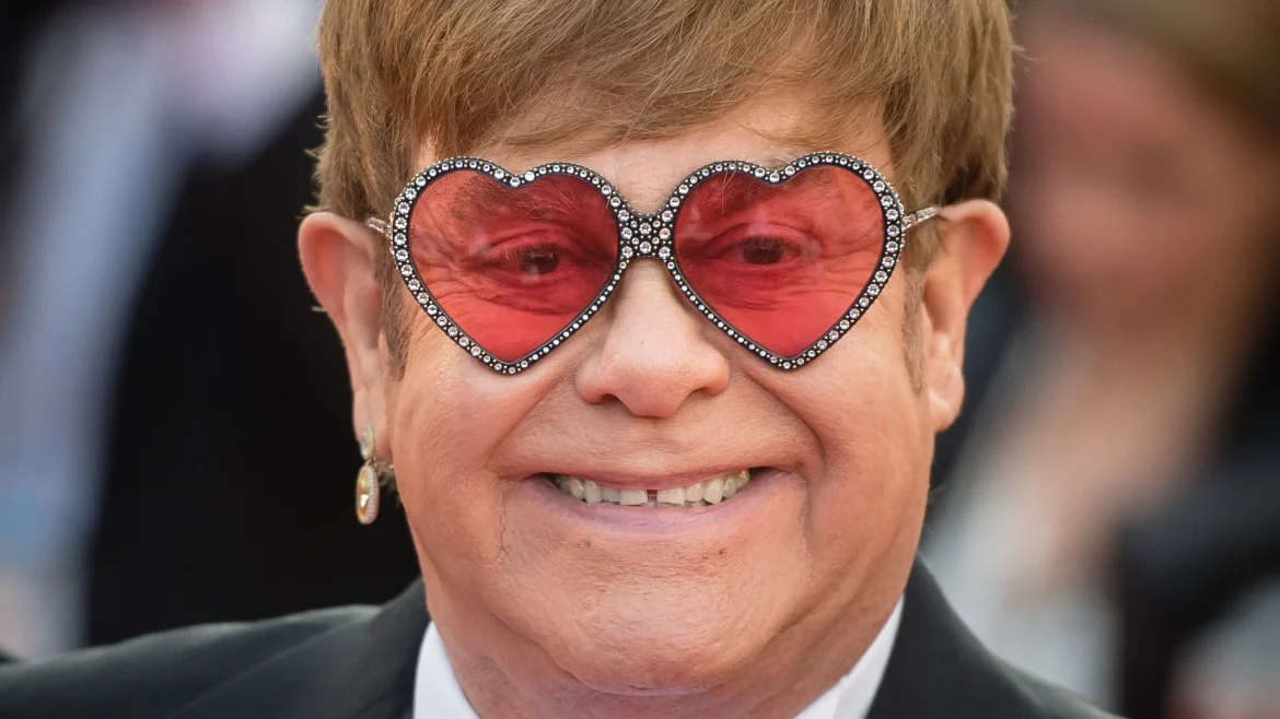 Elton John plant für 2026 neue Alben, feiert Chart-Erfolge 2025 und bedankt sich bei seinen Fans für ihre Treue.