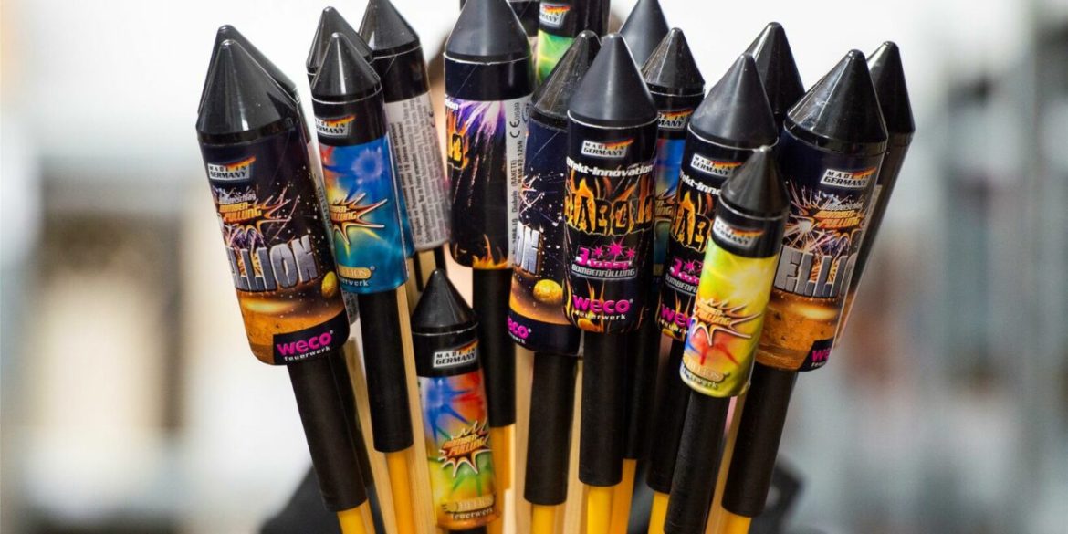 In Deutschland startet der Verkauf von Silvesterfeuerwerk 2025 erst am 29. Dezember. Gründe, Angebote und Online-Optionen im Überblick.