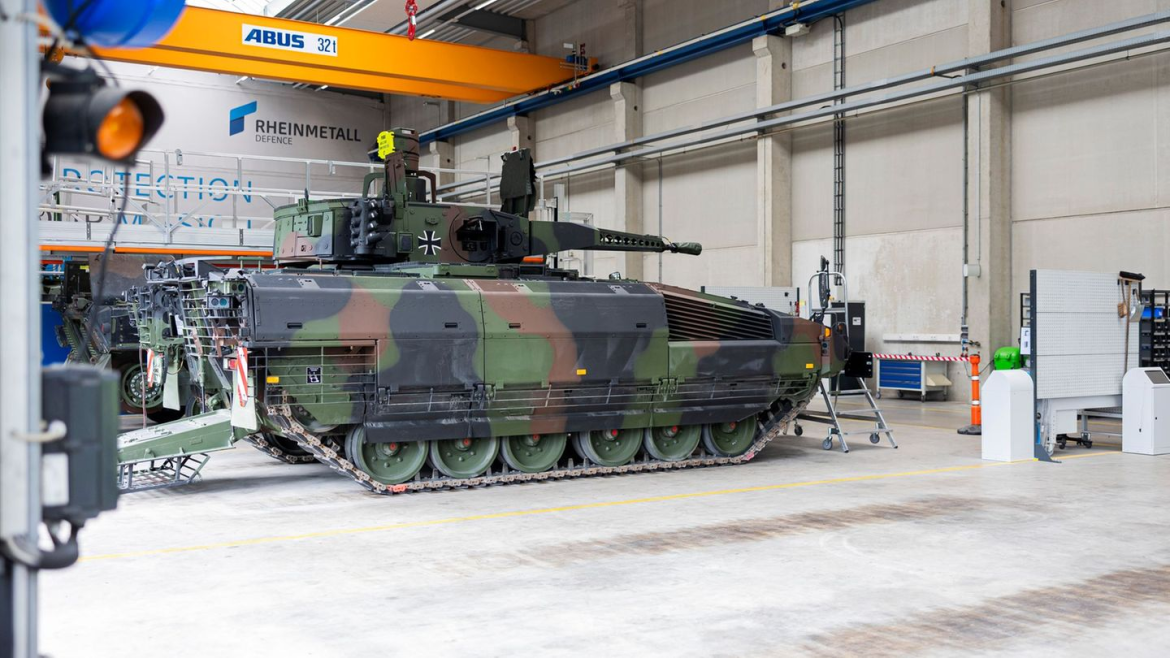 Die Bundeswehr erweitert ihren Fuhrpark: 200 Puma-Schützenpanzer bei KNDS und Rheinmetall bestellt, Lieferung ab 2028 geplant.