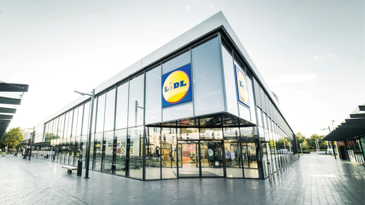 Lidl beginnt in Deutschland den Silvester-Feuerwerk-Verkauf vom 29. bis 31. Dezember mit Batterien, Raketen und Knallern zu reduzierten Preisen.