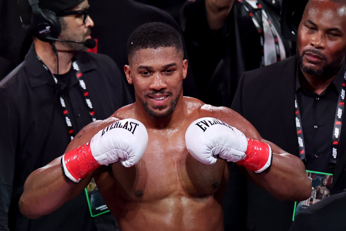 Der britische Schwergewichtsboxer Anthony Joshua war in einen schweren Verkehrsunfall in Nigeria verwickelt. Zwei Menschen kamen ums Leben, Joshua wurde verletzt.