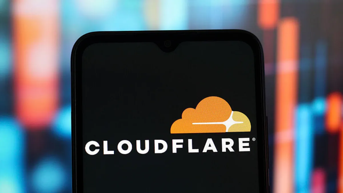 Cloudflare-Ausfall führt weltweit zu Störungen bei Websites und Diensten wie Shopify, Zoom und LinkedIn, Untersuchungen zur Ursache laufen.