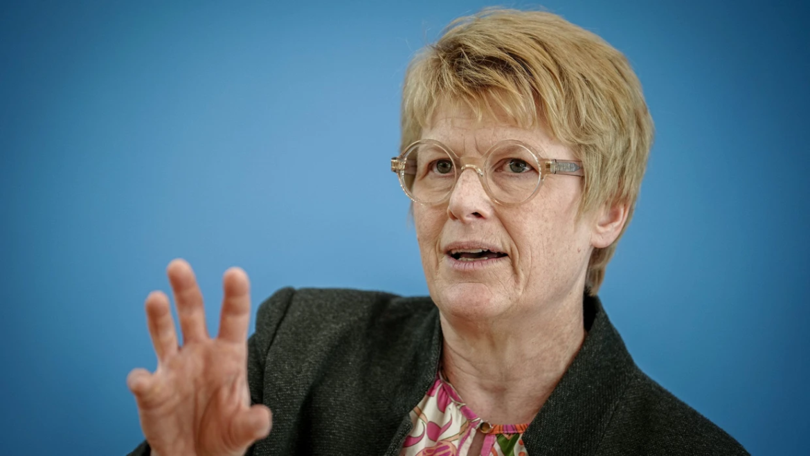 Veronika Grimm warnt vor sozial ungerechter Rentenpolitik und hohen Kosten für Staat und junge Generation, kritisiert das aktuelle Rentenpaket.