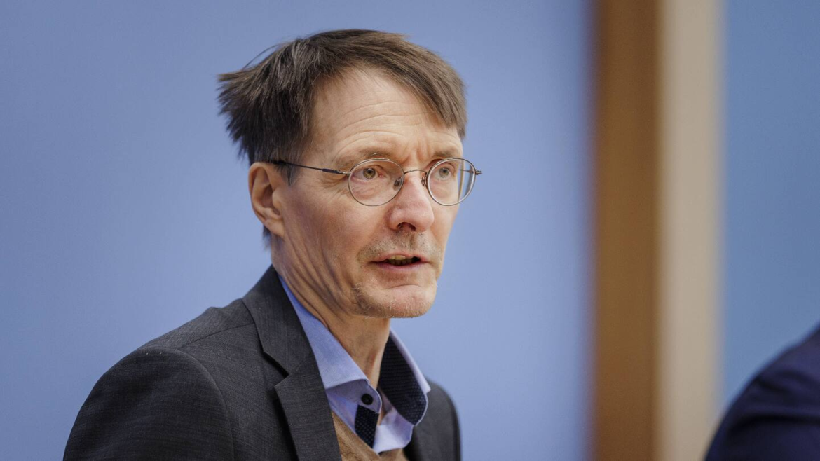 KBV-Chef Andreas Gassen fordert Klinikschließungen, Ambulantisierung, Praxisgebühr und Zuckersteuer zur Kostensenkung im deutschen Gesundheitssystem.