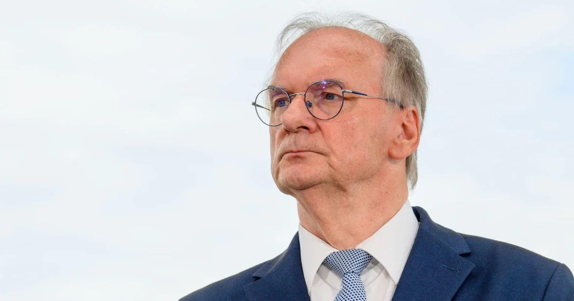 Reiner Haseloff will Ende Januar als Ministerpräsident von Sachsen-Anhalt zurücktreten. Sven Schulze soll ihn in der CDU-geführten Koalition ablösen.