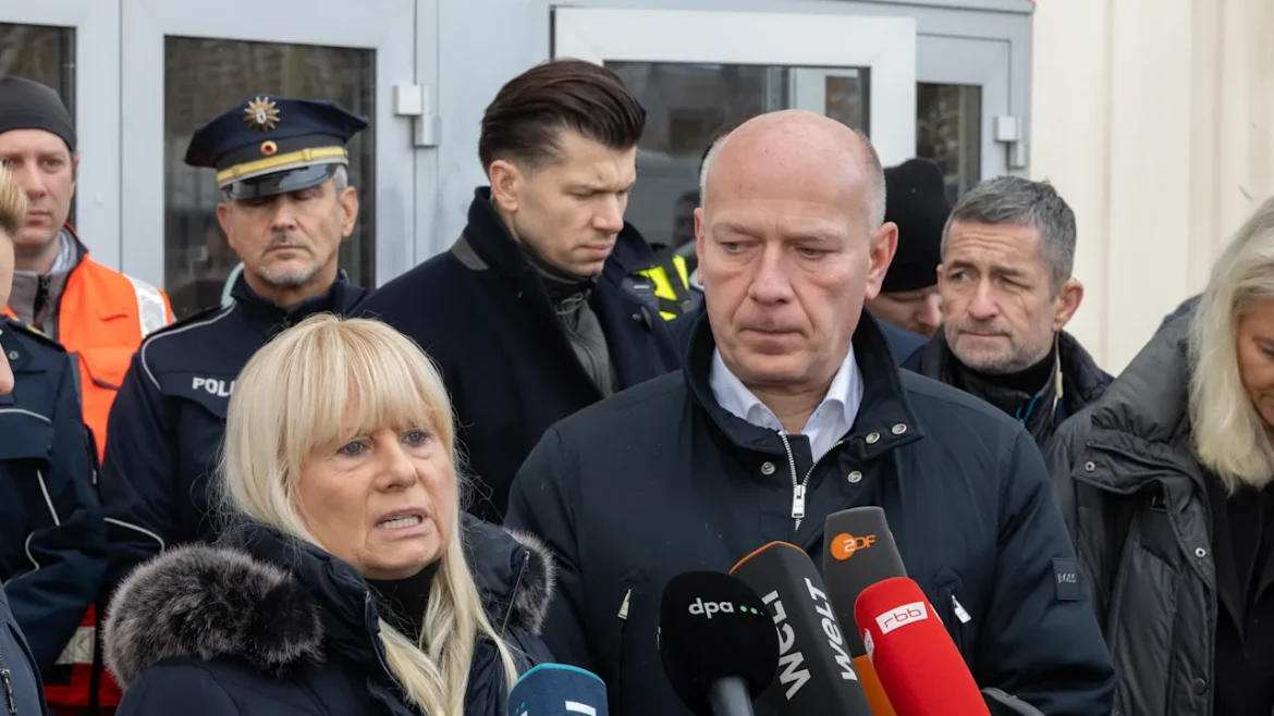 Zehntausende Haushalte in Berlin-Südwest ohne Strom nach Brandanschlag auf Kabelbrücke. Innensenatorin ruft Großschadenslage aus, Hilfe wird mobilisiert.