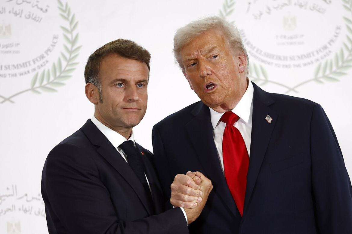 US‑Präsident Trump hat vertrauliche SMS von Emmanuel Macron und NATO‑Chef Mark Rutte auf Truth Social veröffentlicht, darunter Vorschläge für G7‑Treffen und diplomatische Botschaften vor Davos.