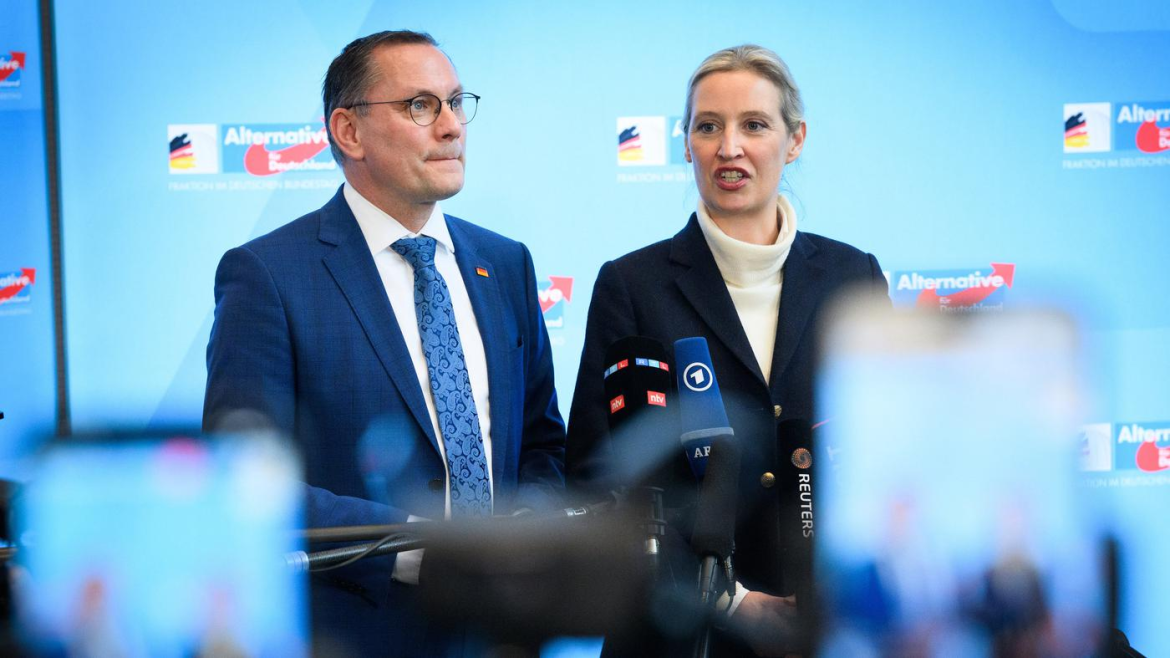 CDU/CSU überholen AfD im RTL/ntv-Trendbarometer, Merz gewinnt Zustimmung, AfD verliert Punkte, Linke legt leicht zu – aktuelle Umfrageergebnisse.