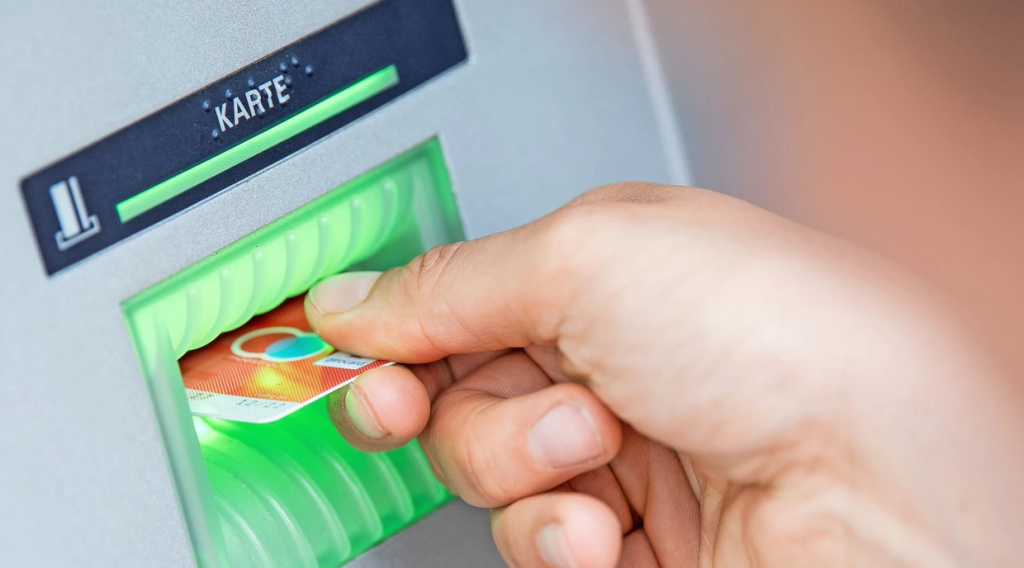 Warum ist meine Girocard in Deutschland gesperrt 2026? Häufige Gründe für Banken-Sperren