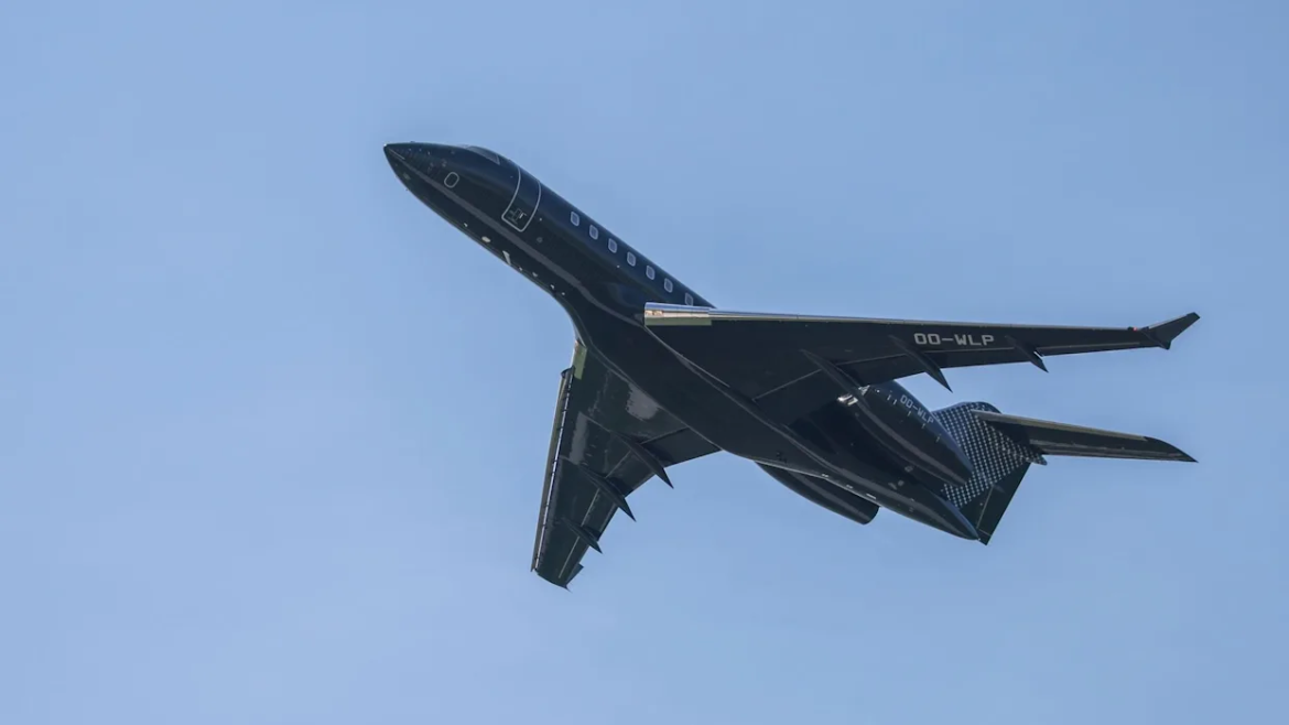 US-Präsident Trump droht Kanada mit 50 % Flugzeugzöllen und Lizenzentzug, um Handelsabkommen mit China zu verhindern, berichten 4thebike.de.