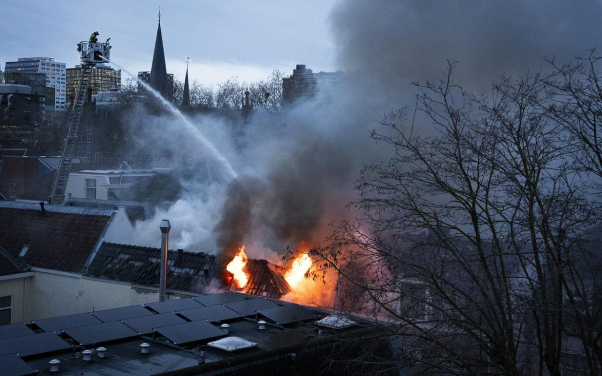 Mehrere Explosionen im Zentrum von Utrecht führten zu Verletzten, Gebäudeeinstürzen und einem Großeinsatz. Das Katastrophenkrankenhaus wurde aktiviert.