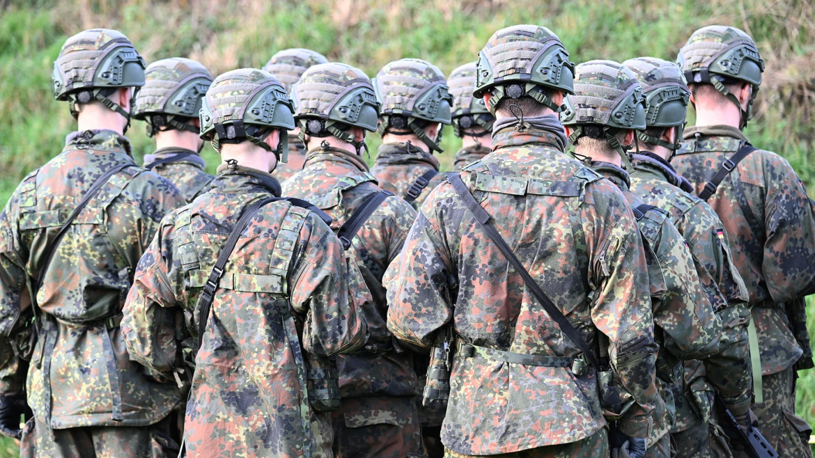 Deutschland schickt 15 Bundeswehrsoldaten nach Grönland. Sie prüfen Sicherheits- und Seeüberwachungsoptionen im Rahmen einer NATO-Mission.