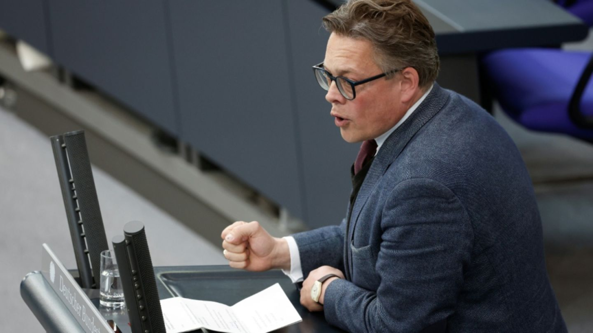 Bundesinnenministerium plant neues Sicherheitszentrum zur Abwehr hybrider Bedrohungen, um Sabotageakte, Desinformation und verdeckte Angriffe schneller zu erkennen.