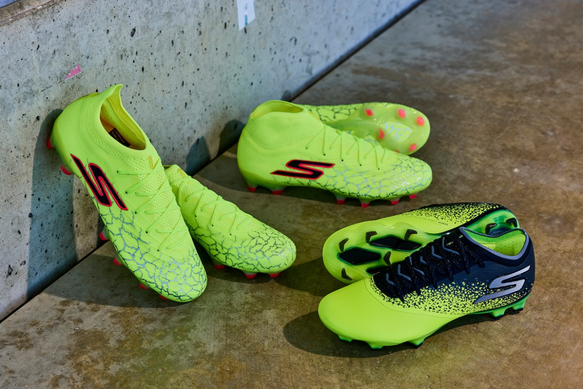 Fußballschuhe für das Spielfeld kaufen in Berlin 2026. Erfahren Sie alles über Sohlentypen wie FG, AG und SG, Materialunterschiede, aktuelle Preise und Kauftipps.