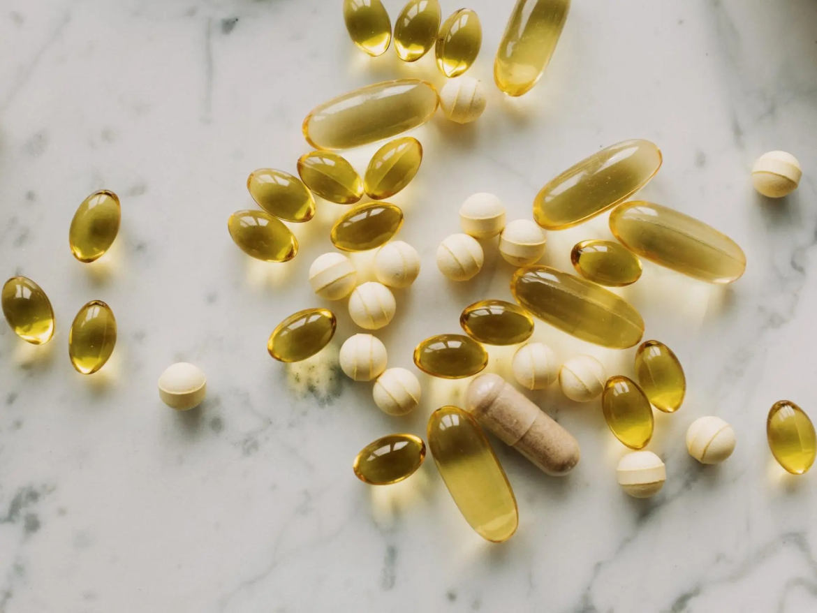 Magnesium, Vitamin D und Omega-3: Erfahren Sie welche Bluttests alle sechs Monate medizinisch sinnvoll sind und wie Sie teure Marketingmythen im Labor erkennen.