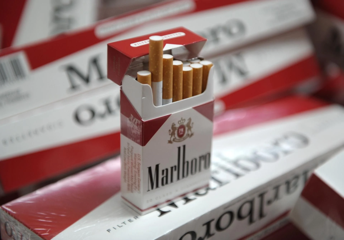 Ab Januar 2026 steigen Zigarettenpreise in Österreich stark. Marlboro kostet erstmals 7 Euro. Steuerreform betrifft alle Tabakprodukte und Alternativen.