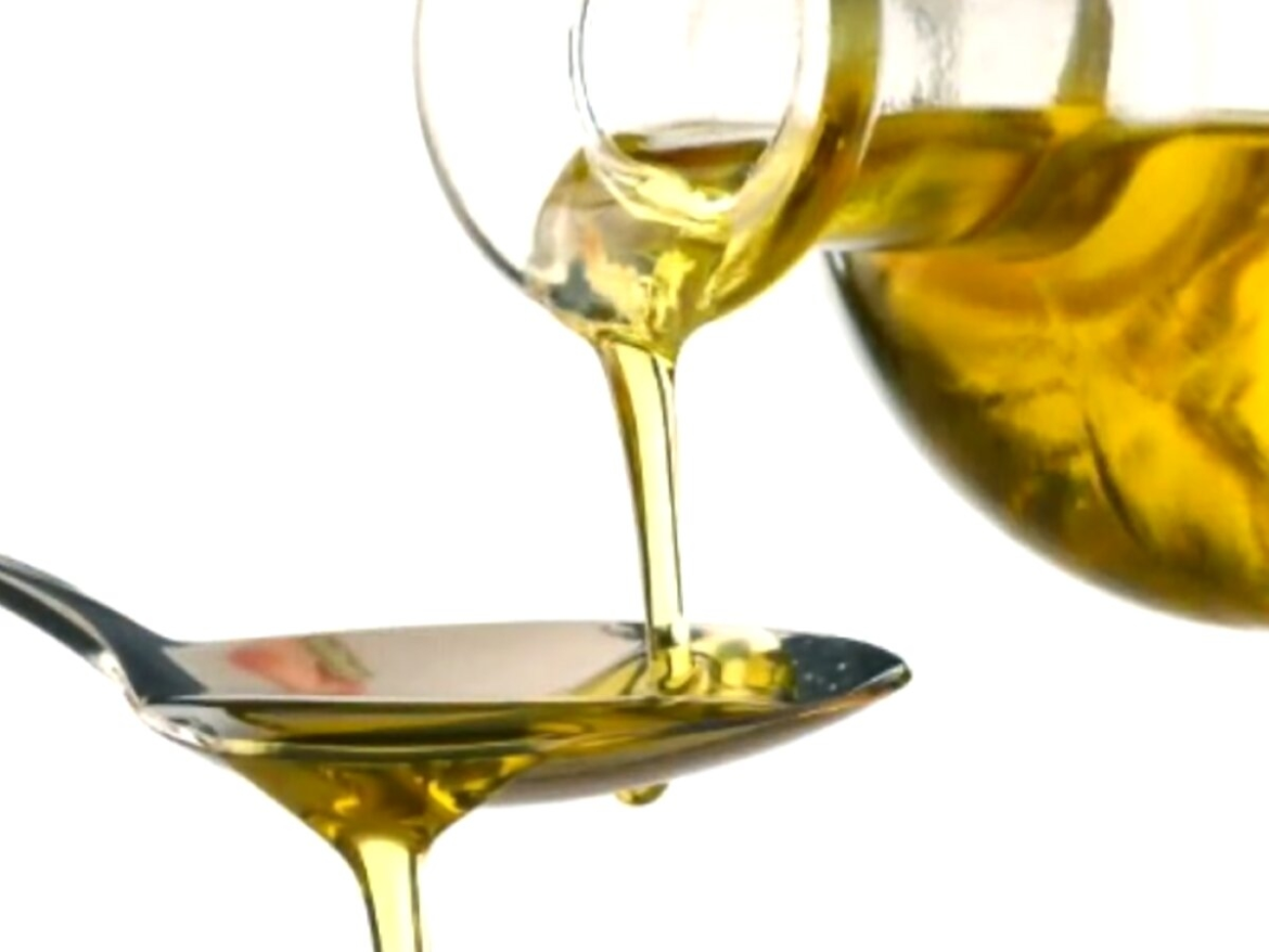 Welches Speiseöl ist am gesundesten? Experten erklären, warum Olivenöl extra vergine ideal zum Braten ist und welche raffinierten Fette Sie besser meiden sollten.