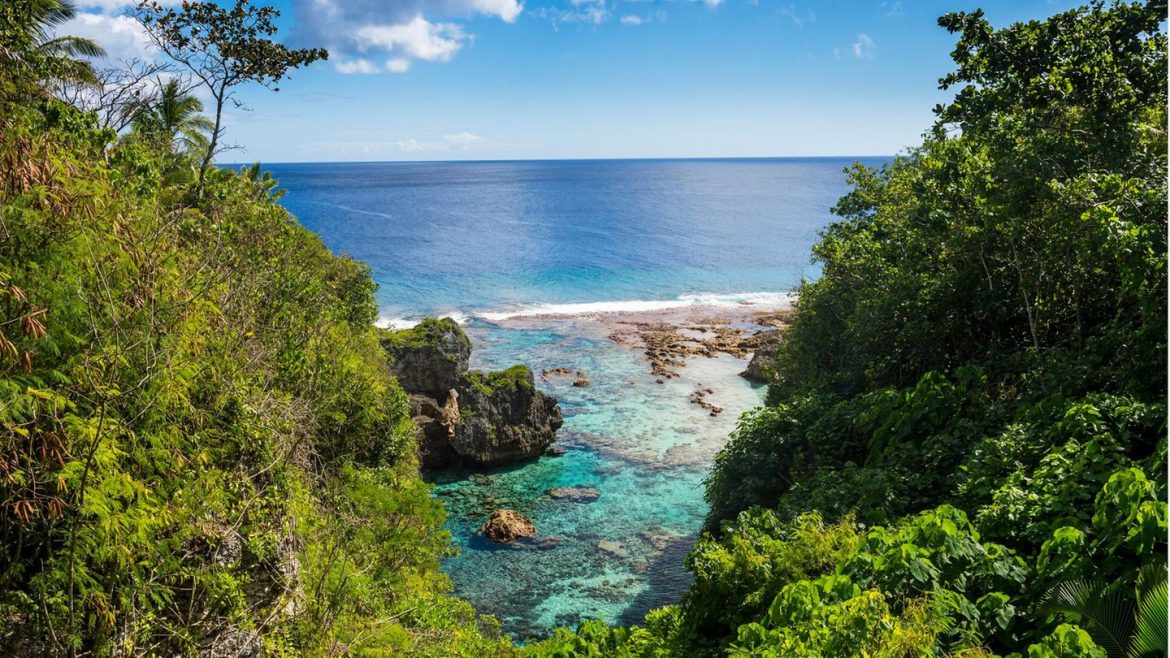 Steigende Meeresspiegel zwingen Tuvalu-Bewohner zur Migration nach Australien. Deutschland beobachtet die Lage, diplomatische Kontakte laufen weiter.