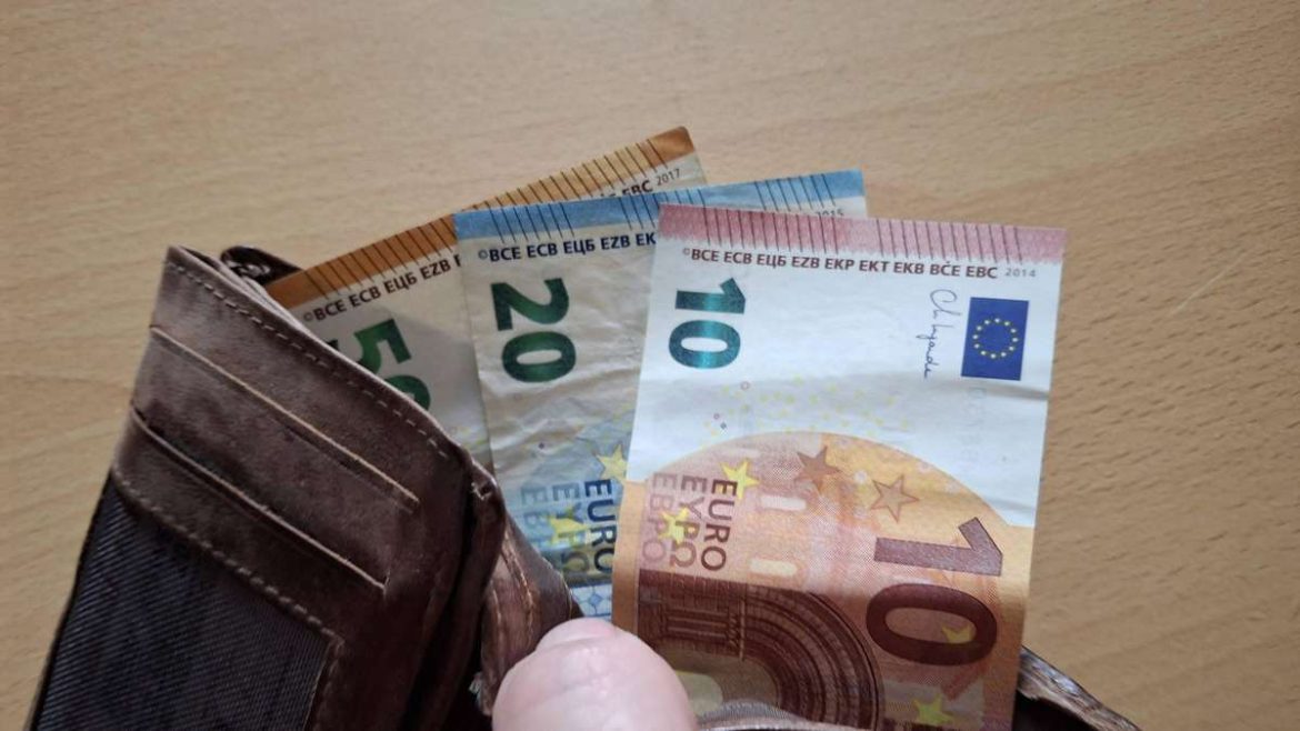 Erfahren Sie alles zur Aktivrente 2026: 2000 Euro steuerfrei für Rentner, Chancen, Abgaben und mögliche Fallstricke.