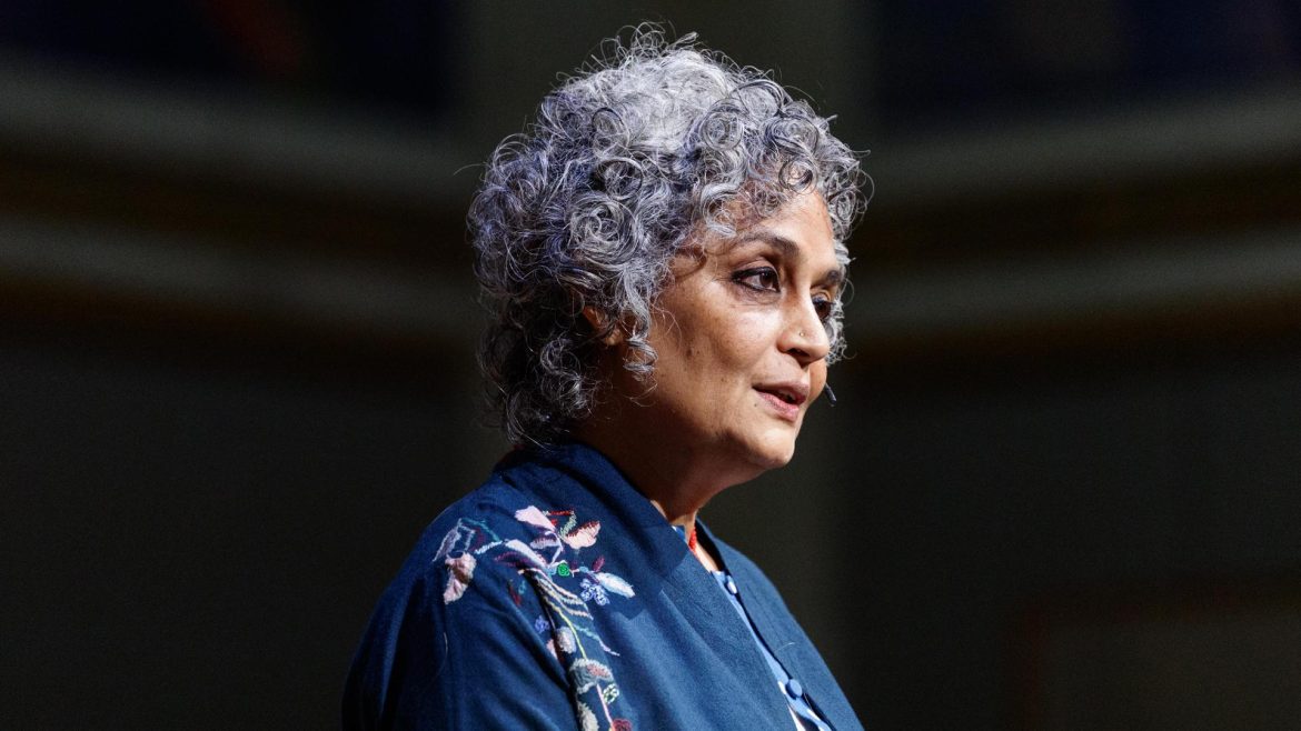Die indische Autorin Arundhati Roy sagt ihren Berlinale-Auftritt ab, weil Jury-Chef Wim Wenders sich nicht zum Gaza-Konflikt äußert.