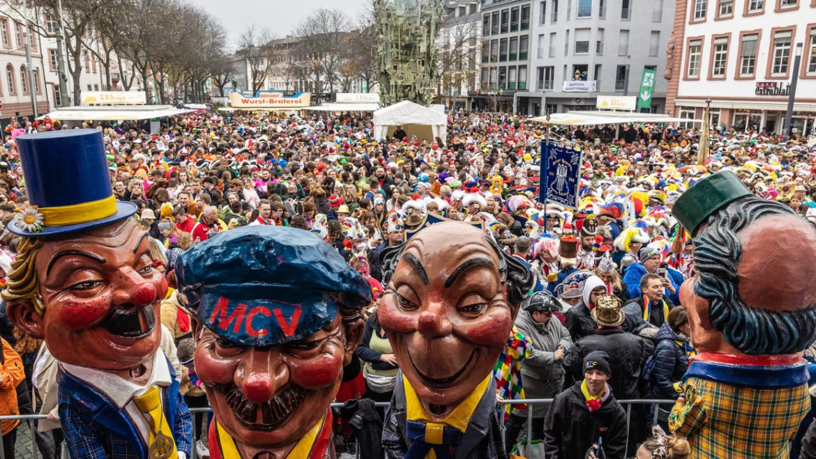 Fastnacht 2026: Alle Öffnungszeiten der Geschäfte am 17. Februar in Deutschland nach Bundesländern, regionale Unterschiede und praktische Hinweise.