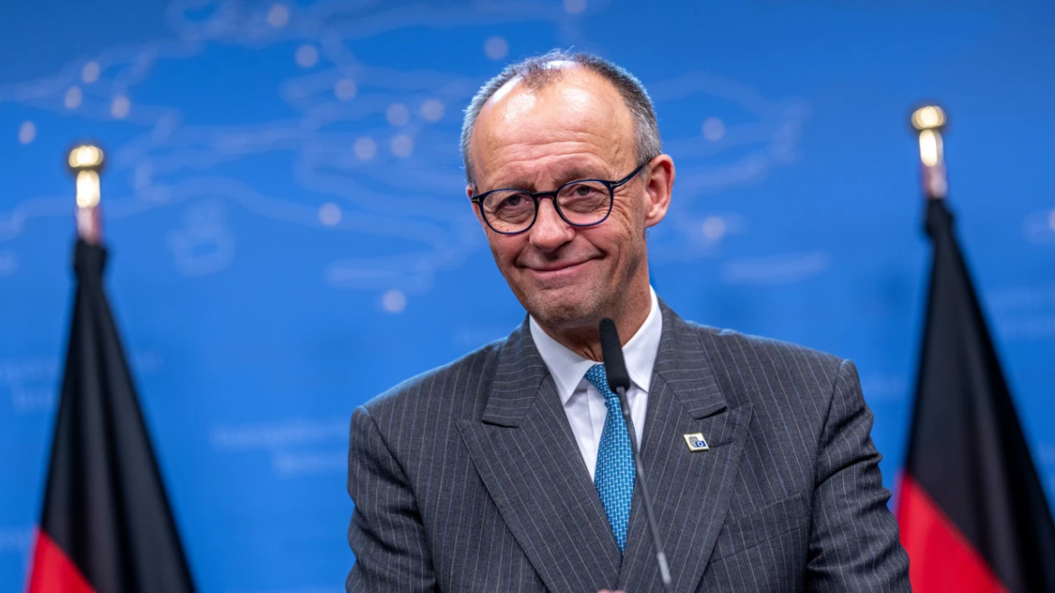 Friedrich Merz tritt zur Wiederwahl als CDU-Parteichef an. Spannungen zwischen Wirtschafts- und Sozialflügel prägen den Parteitag 2026.