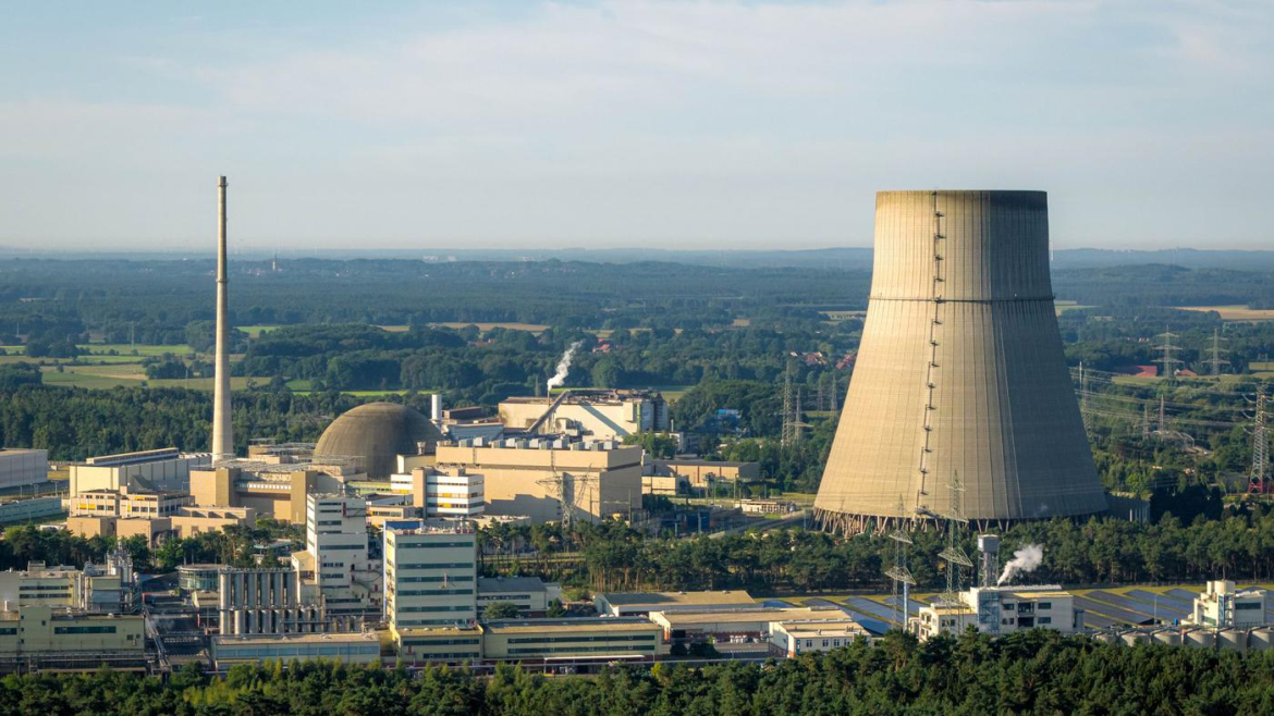Niedersachsen prüft Framatome-Rosatom-Kooperation in Lingen für russische Brennstäbe. Umweltminister Meyer bewertet Sicherheitsrisiken und politische Folgen.