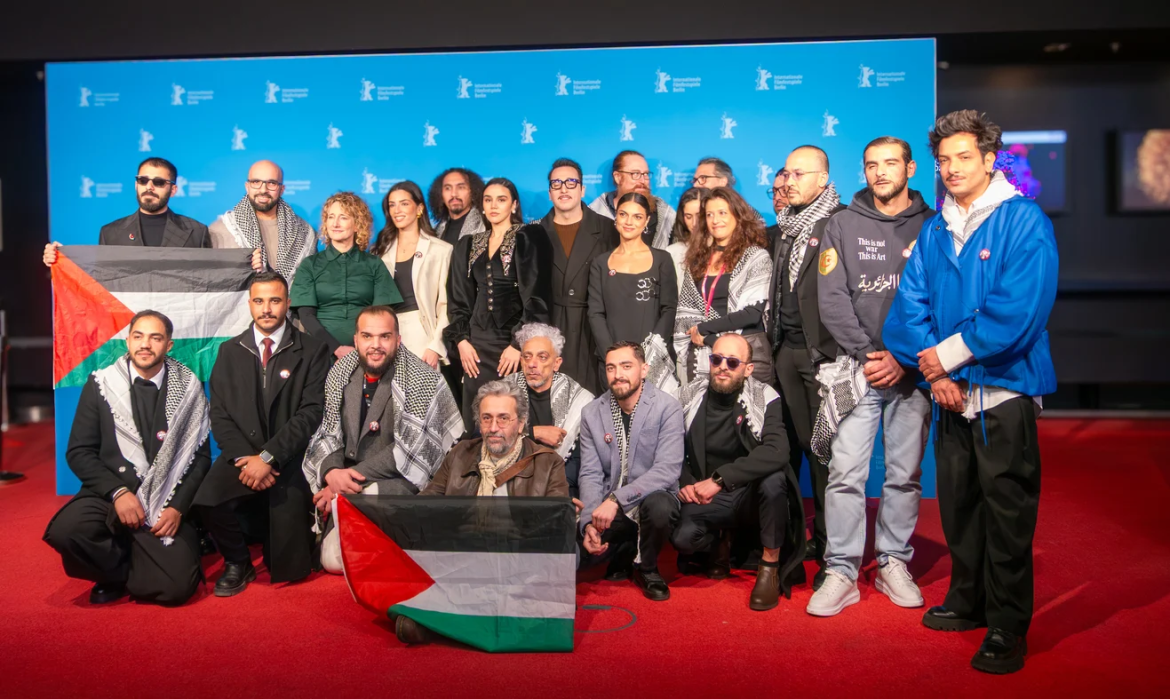 Nach Vorwürfen bei der Berlinale 2026 gerät Tricia Tuttle unter Druck. Kulturstaatsminister Wolfram Weimer beruft Sondersitzung ein.