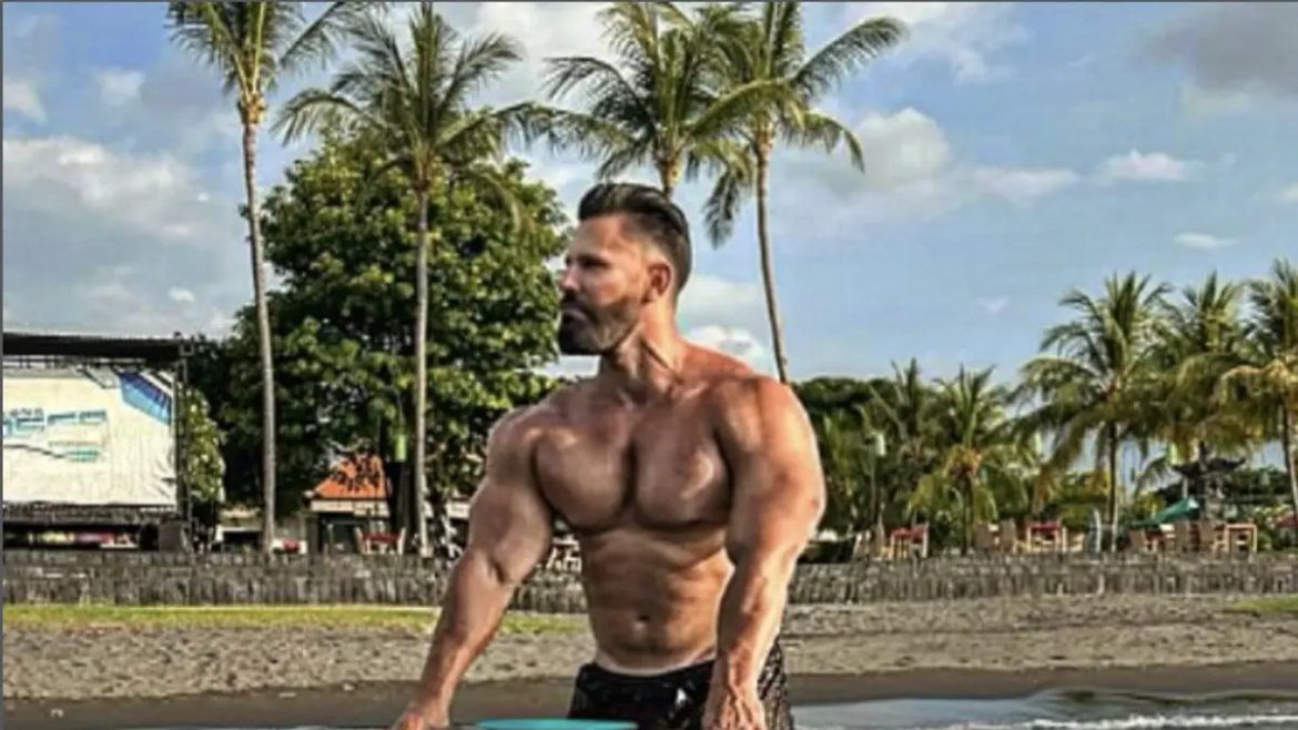 Luxus-Influencer und Immobilienunternehmer Mike Maschina ist überraschend mit 34 Jahren verstorben. Sein Leben war geprägt von Partys, Villen und exklusiven Autos.