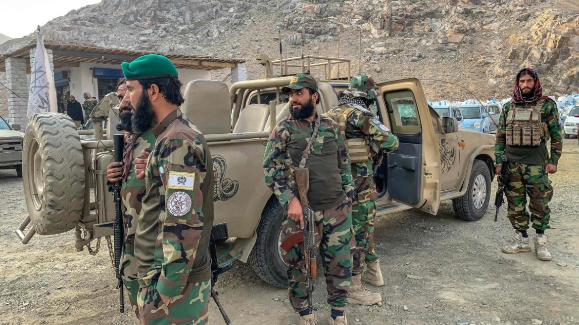 Nach Angriffen der Taliban auf Pakistan reagiert Islamabad mit Luftschlägen in Kabul und Grenzprovinzen. Offiziell wird nun der offene Krieg erklärt.