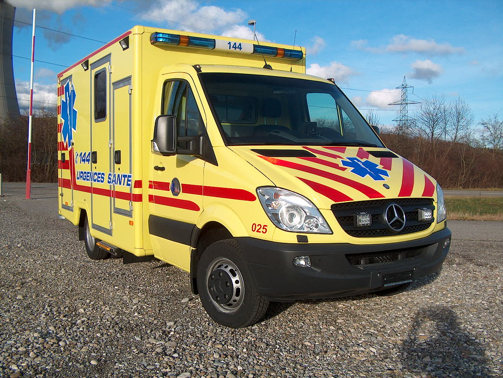 Wann den Krankenwagen rufen in Deutschland 2026: Kosten, Regeln und lebenswichtige Tipps