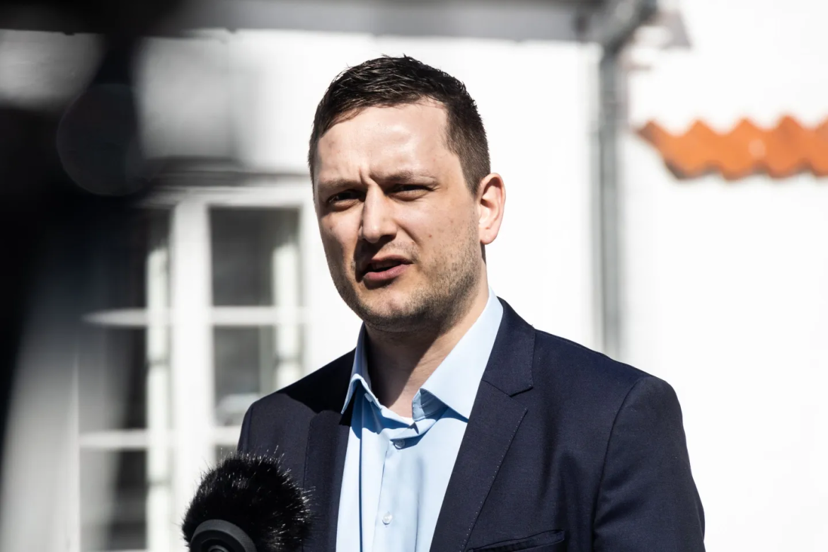 Grönlands Regierungschef Jens-Frederik Nielsen misstraut Trumps Abkommen. USA streben weiterhin Einfluss und Kontrolle auf der Insel an, berichtet 4thebike.de .