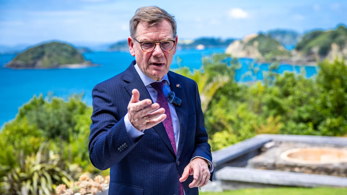 Deutschland erkennt Niue offiziell an: Außenminister Wadephul unterzeichnet bilaterale Vereinbarung in Auckland zur Stärkung diplomatischer Beziehungen.