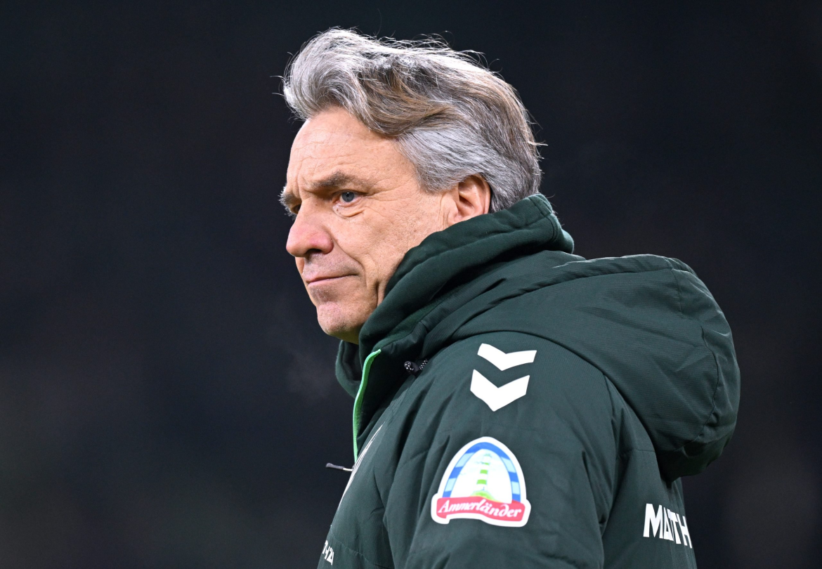 Nach zehn sieglosen Bundesliga-Spielen trennt sich Werder Bremen von Trainer Horst Steffen. Interimstrainer übernehmen, die Suche nach Ersatz läuft.