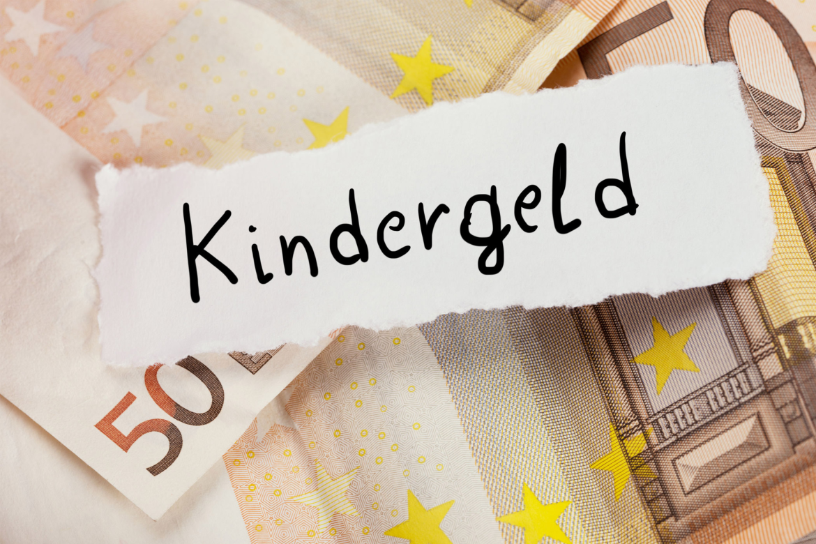 Kindergeld in Deutschland 2026 im Fokus: 250 Euro pro Kind sichern. Infos zu Steuer-ID, Online-Antrag und Auszahlungskalender für Familien in der Bundesrepublik.