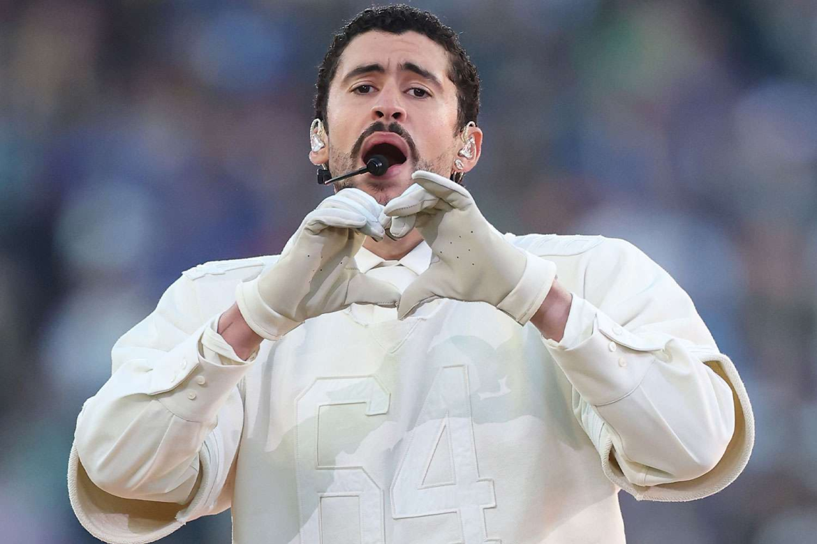 Bad Bunny liefert beim Super Bowl eine energiegeladene, lateinamerikanische Show mit Lady Gaga, Ricky Martin und einer echten Hochzeitszeremonie.