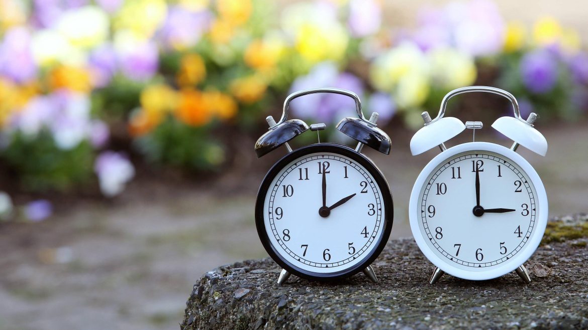 Sommerzeit 2026 beginnt am 29. März – einen Tag früher als 2025. Grund ist die EU-Regel „letzter Sonntag im März“. Alle Details zur Zeitumstellung.